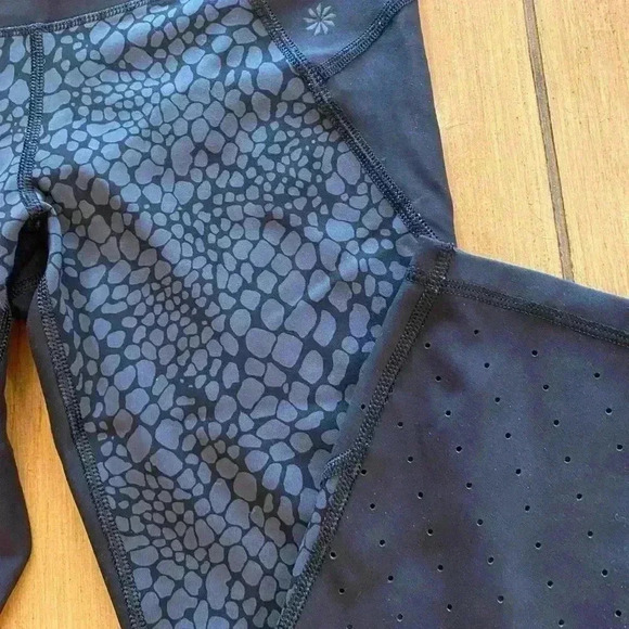 Athleta activewear exercise Leggings Small Black Gray Leopard Print Cropped - Picture 11 of 12